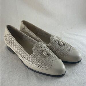 Trotters Cream Leather Loafers Size 8.5 N